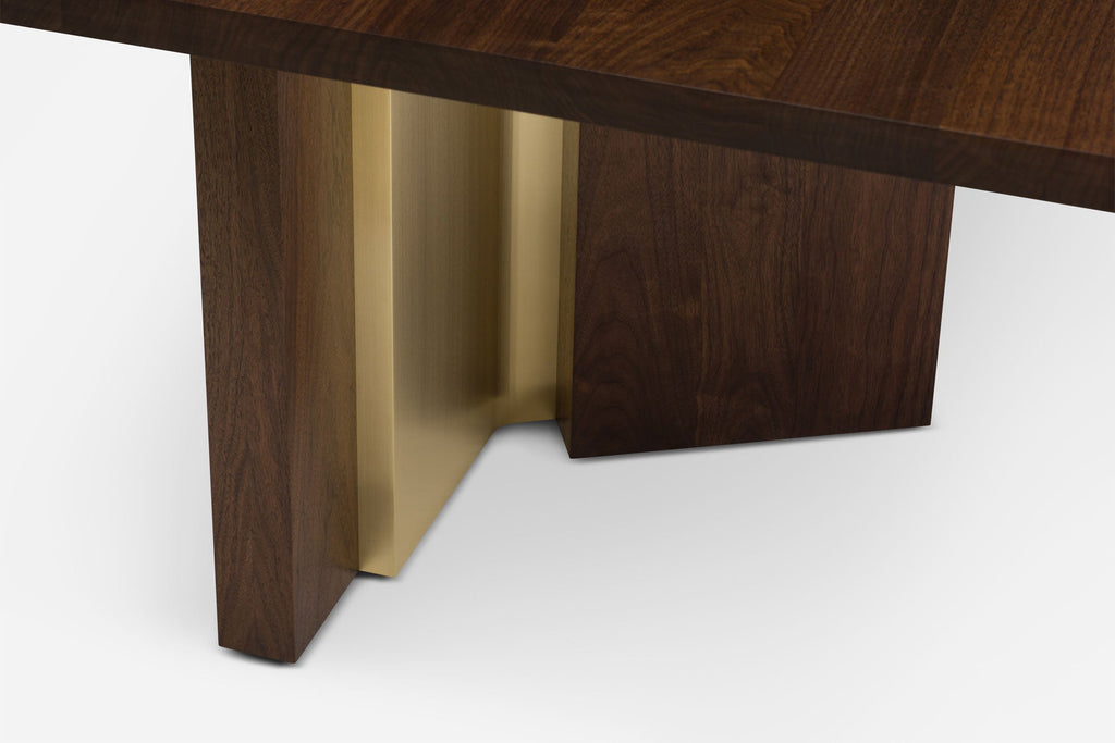 MESA DE COMEDOR IZAR CON LATÓN