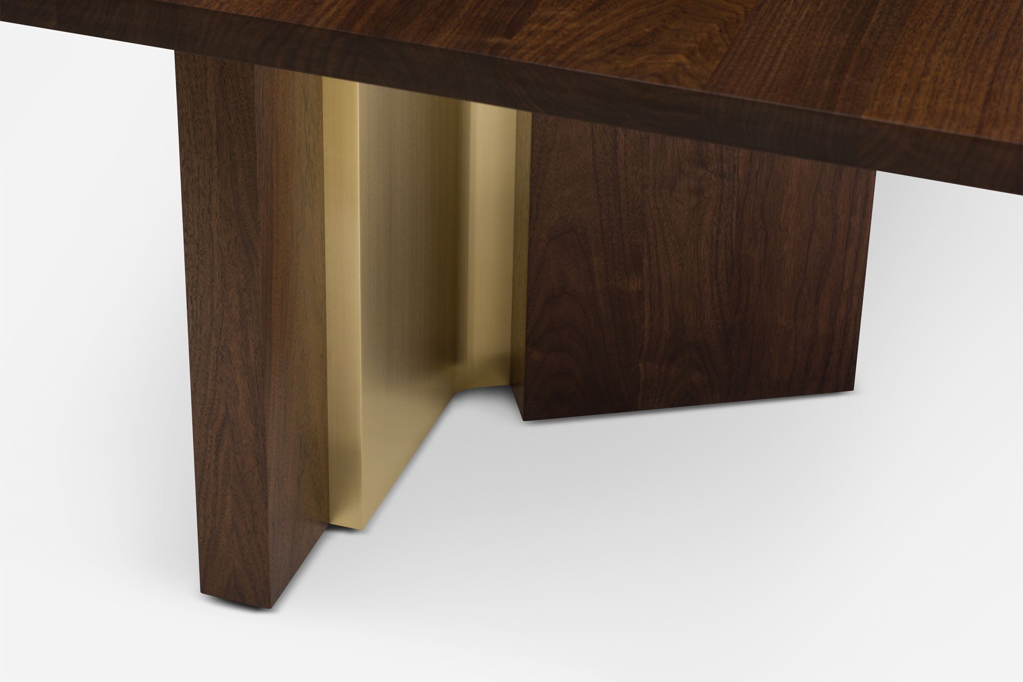 MESA DE COMEDOR IZAR CON LATÓN