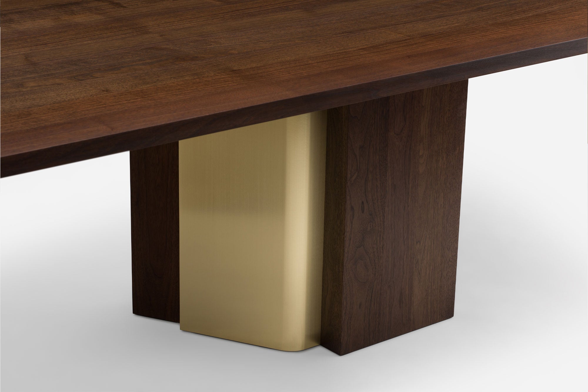MESA DE COMEDOR IZAR CON LATÓN