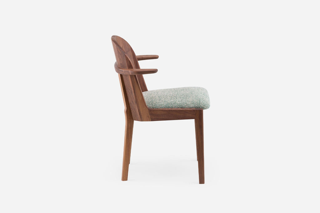 VEINTICINCO SILLAS DE COMEDOR CON BRAZOS