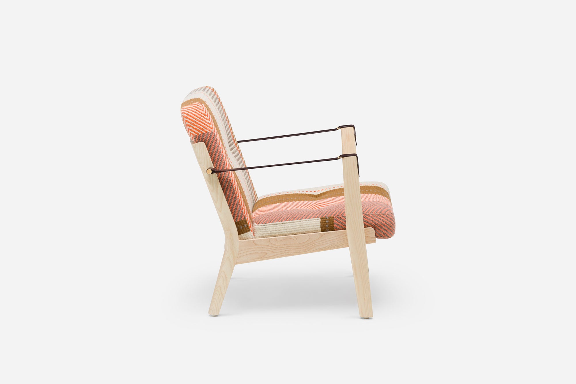 SILLÓN CAPO LOUNGE CON TAPIZADO MANTA ESPINHADA