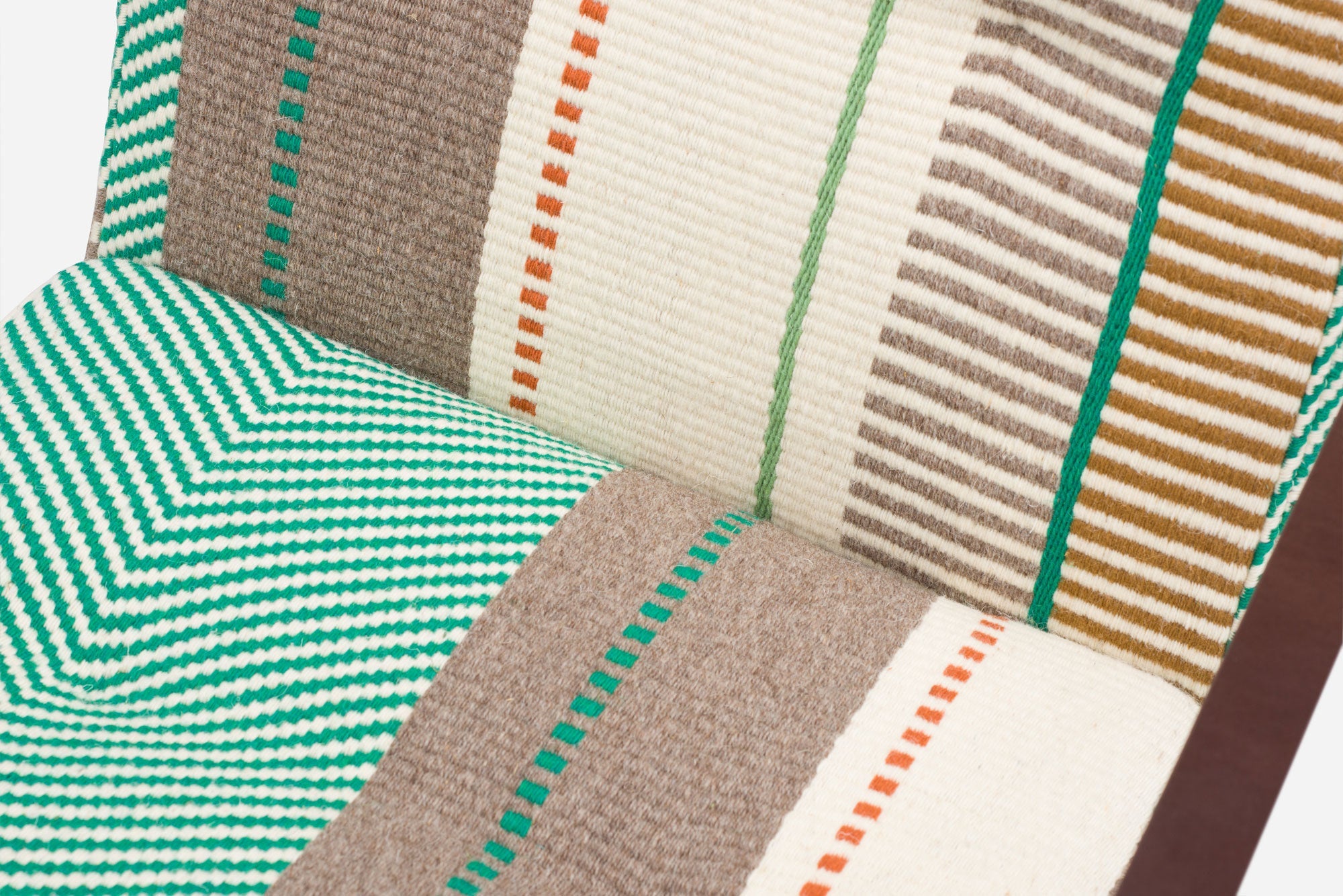 SILLÓN CAPO LOUNGE CON TAPIZADO MANTA ESPINHADA VERDE