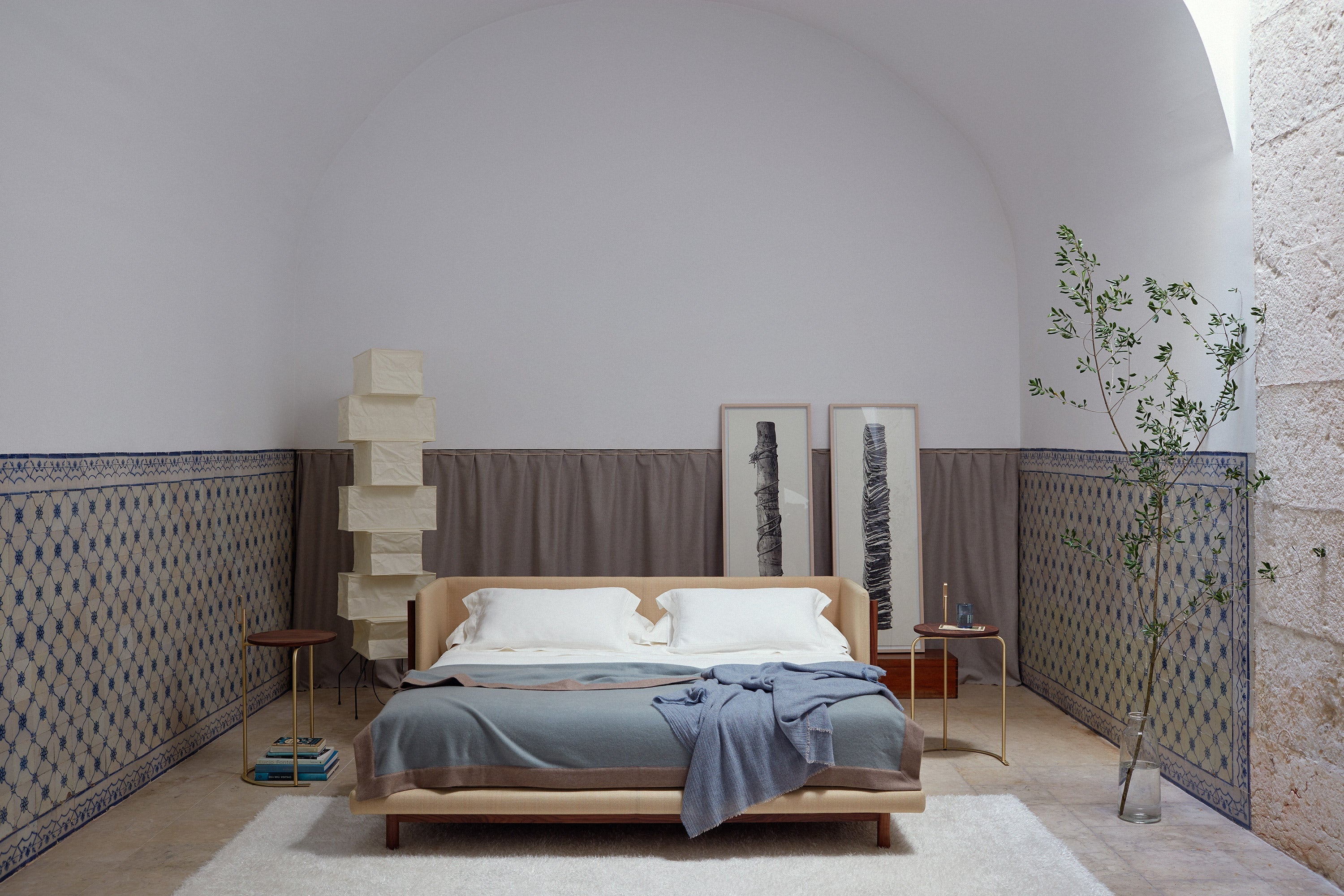 ESTRUCTURA DE CAMA CON BRAZOS